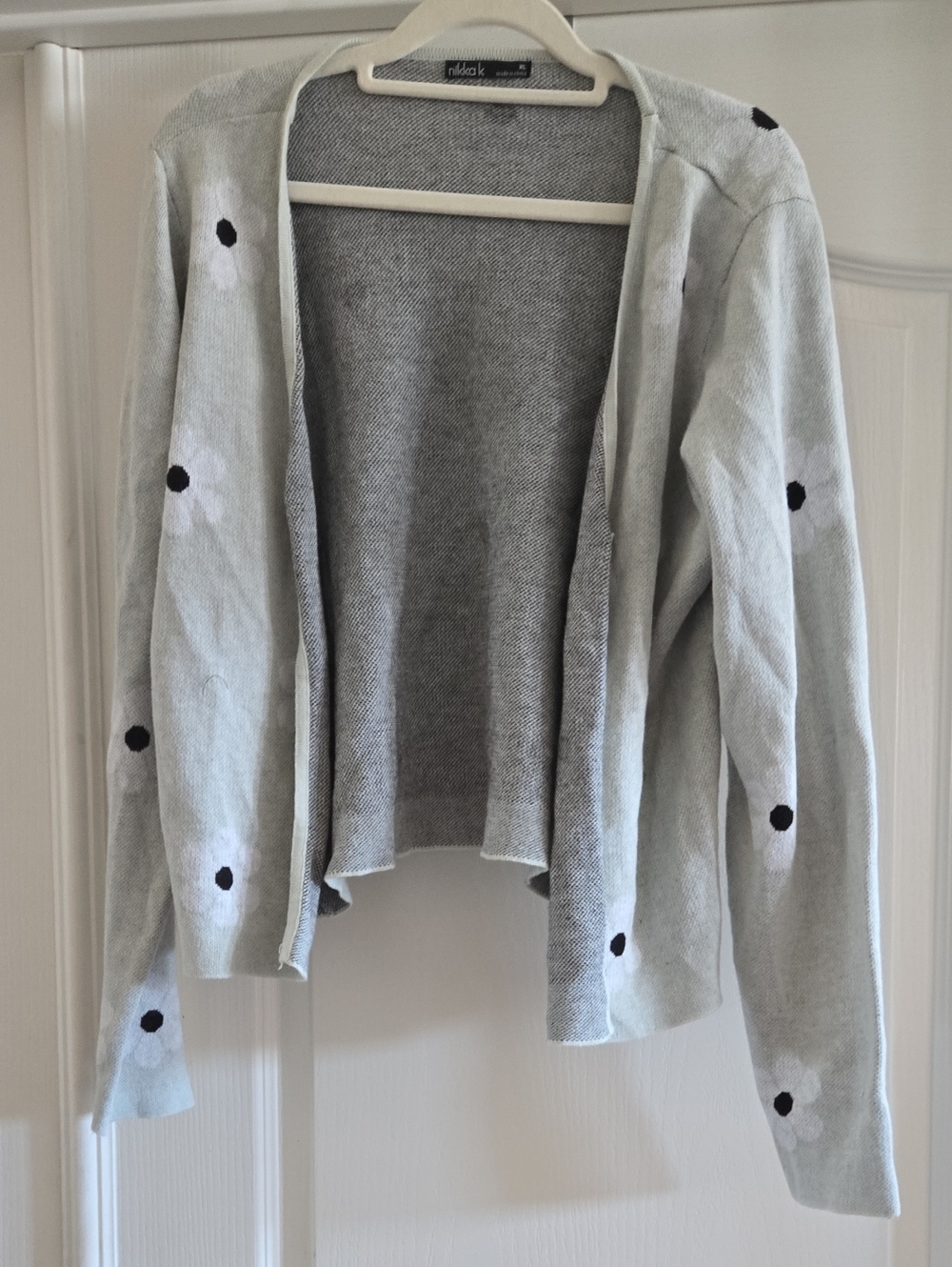 Mika Yoga Wear Light Gray Open-Front Cardigan with Black Dot Floral Accents